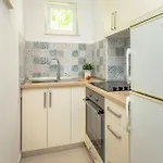 2 Bedroom Stunning In *